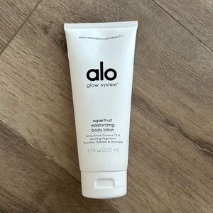 ALO Yoga Glow System Superfruit Body Lotion